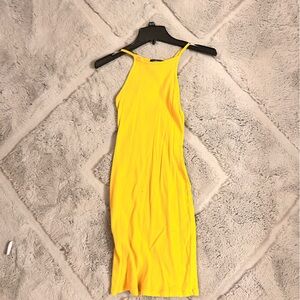 Size- Small
Yellow, Knee Length dress
Slim Fit